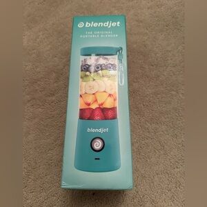 NWT blendjet portable smoothie maker